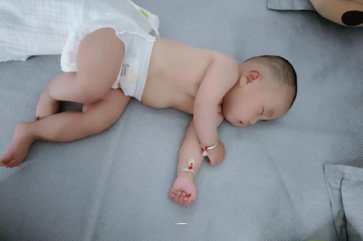 丽水怀孕多久会显肚子